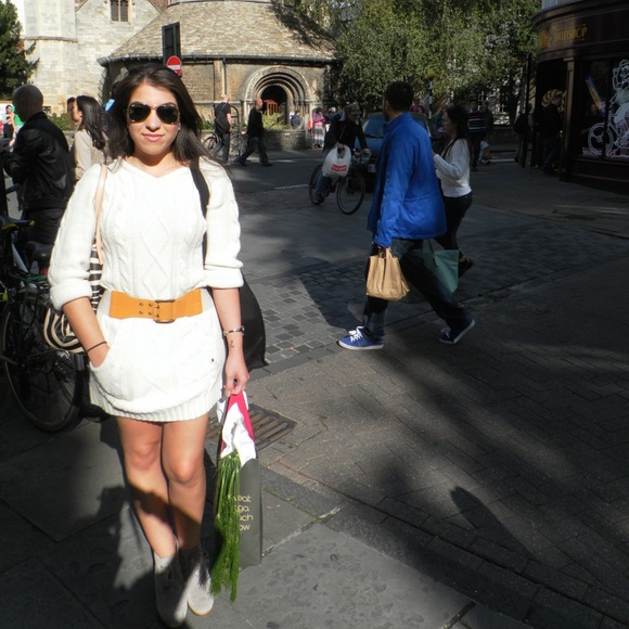 Meet your Posher, Adrianna - Picture 2 of 5